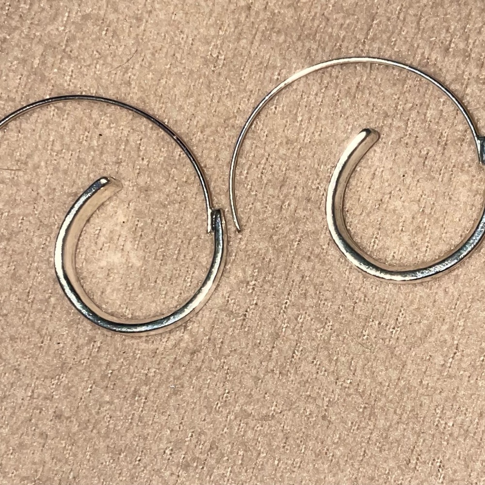 NWOT SILVER UNIQUE LOOPY HALF CIRCLE EARRINGS! - Picture 3 of 5